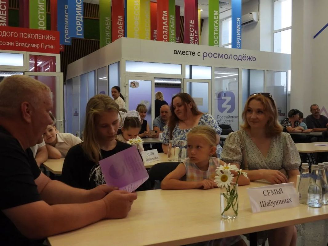 Семейный очаг» зажёгся в нашем молодёжном центре! Семейный очаг» зажёгся в нашем молодёжном центре!