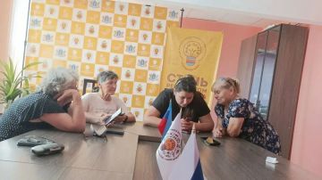 В Лутугино для «Университета третьего возраста» прошло занятие по обучению слушателей использованию смартфонов