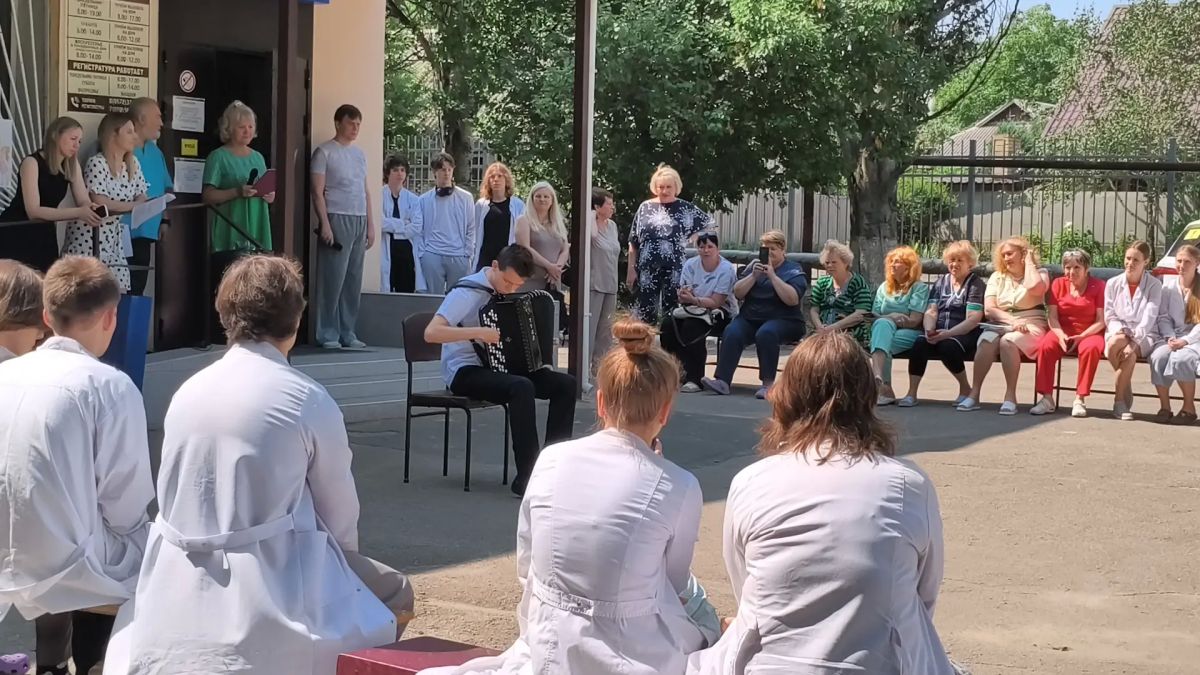 Сегодня, 8 июля 2026 года, в День памяти святых Петра и Февронии Муромских в Луганской городской многопрофильной больнице №15 прошло торжественные мероприятия, приуроченные к празднованию Дня семьи, любви и верности Сегодня, 8 июля 2026 года, в День памяти святых Петра и Февронии Муромских в Луганской городской многопрофильной больнице №15 прошло торжественные мероприятия, приуроченные к празднованию Дня семьи, любви и верности