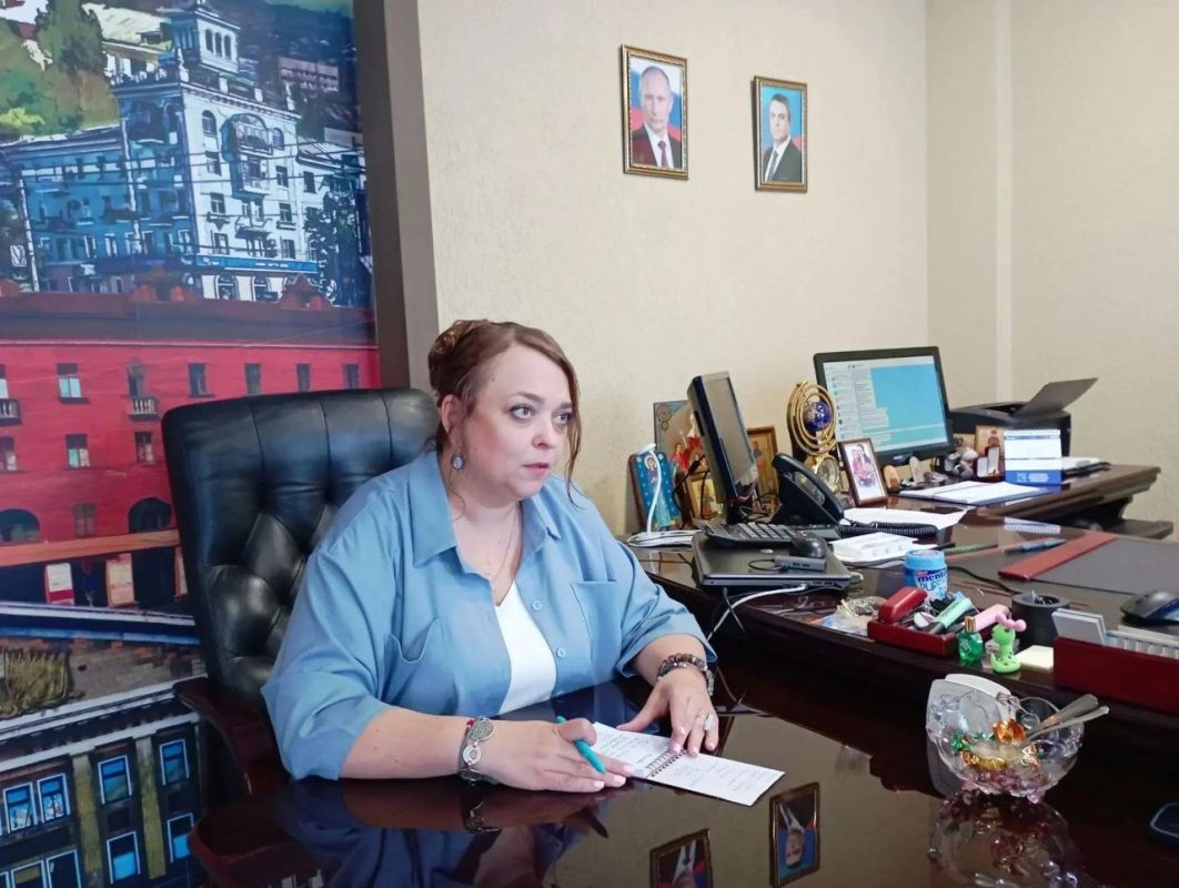 Яна Пащенко провела рабочую встречу с президентом Луганского землячества Москвы Яна Пащенко провела рабочую встречу с президентом Луганского землячества Москвы
