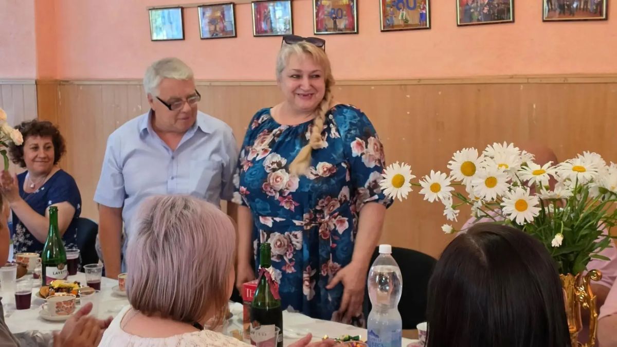 В ровеньковских поселках отметили День семьи, любви и верности и поздравили долгожителей В ровеньковских поселках отметили День семьи, любви и верности и поздравили долгожителей