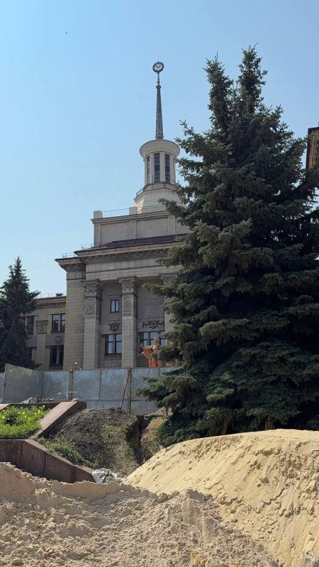Сквер имени Михаила Матусовского в Луганске откроют к Дню города — реконструкция готова на ~60% Сквер имени Михаила Матусовского в Луганске откроют к Дню города — реконструкция готова на ~60%