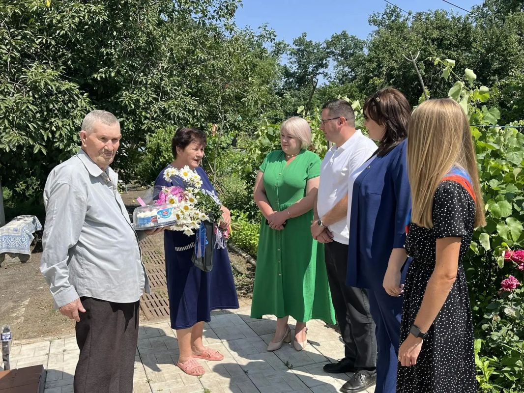 Поздравление семей-долгожителей с Днем семьи, любви и верности Поздравление семей-долгожителей с Днем семьи, любви и верности