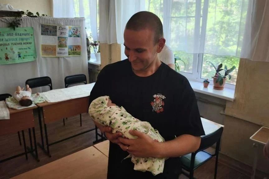 Члены УИК Стаханова провели встречу с молодёжью в преддверии Дня семьи, любви и верности Члены УИК Стаханова провели встречу с молодёжью в преддверии Дня семьи, любви и верности