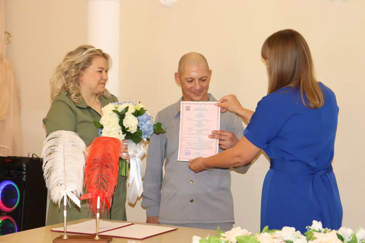 Любовь всё побеждает. Сегодня, в День семьи, любви и верности, побывала в нашем городском отделе ЗАГС Любовь всё побеждает. Сегодня, в День семьи, любви и верности, побывала в нашем городском отделе ЗАГС