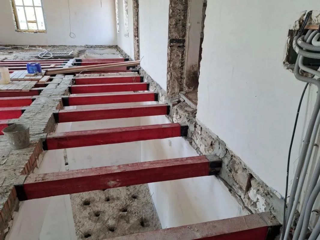 В Комсомольском поселковом клубе по народной программе продолжается капитальный ремонт В Комсомольском поселковом клубе по народной программе продолжается капитальный ремонт