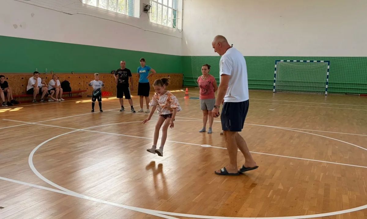 В Лутугино состоялось физкультурное мероприятие «Мама, папа, я – спортивная семья» В Лутугино состоялось физкультурное мероприятие «Мама, папа, я – спортивная семья»