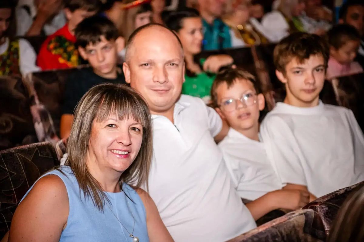 70 луганских семей получили медали «За любовь и верность» 70 луганских семей получили медали «За любовь и верность»