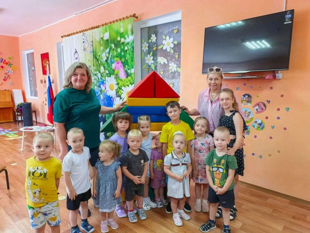 Сотрудники Детского центра Чернухинского музея провели познавательно — игровую программу для воспитанников детского сада «Ромашка», посвященную Дню любви, семьи и верности Сотрудники Детского центра Чернухинского музея провели познавательно — игровую программу для воспитанников детского сада «Ромашка», посвященную Дню любви, семьи и верности