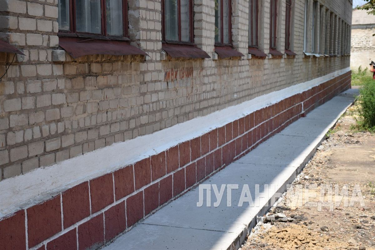 В Ровеньковской школе № 8 им. С. В. Полуянова продолжаются восстановительные работы