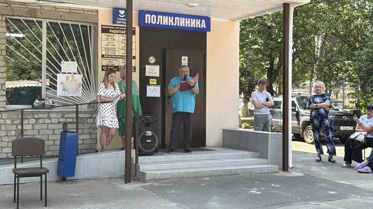 Сегодня, 8 июля 2026 года, в День памяти святых Петра и Февронии Муромских в Луганской городской многопрофильной больнице №15 прошло торжественные мероприятия, приуроченные к празднованию Дня семьи, любви и верности Сегодня, 8 июля 2026 года, в День памяти святых Петра и Февронии Муромских в Луганской городской многопрофильной больнице №15 прошло торжественные мероприятия, приуроченные к празднованию Дня семьи, любви и верности
