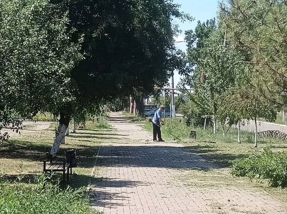 Сергей Колягин: С начала недели сотрудники Муниципального унитарного предприятия «Комбинат коммунальных услуг города Первомайска» активно занимаются улучшением состояния городских территорий Сергей Колягин: С начала недели сотрудники Муниципального унитарного предприятия «Комбинат коммунальных услуг города Первомайска» активно занимаются улучшением состояния городских территорий