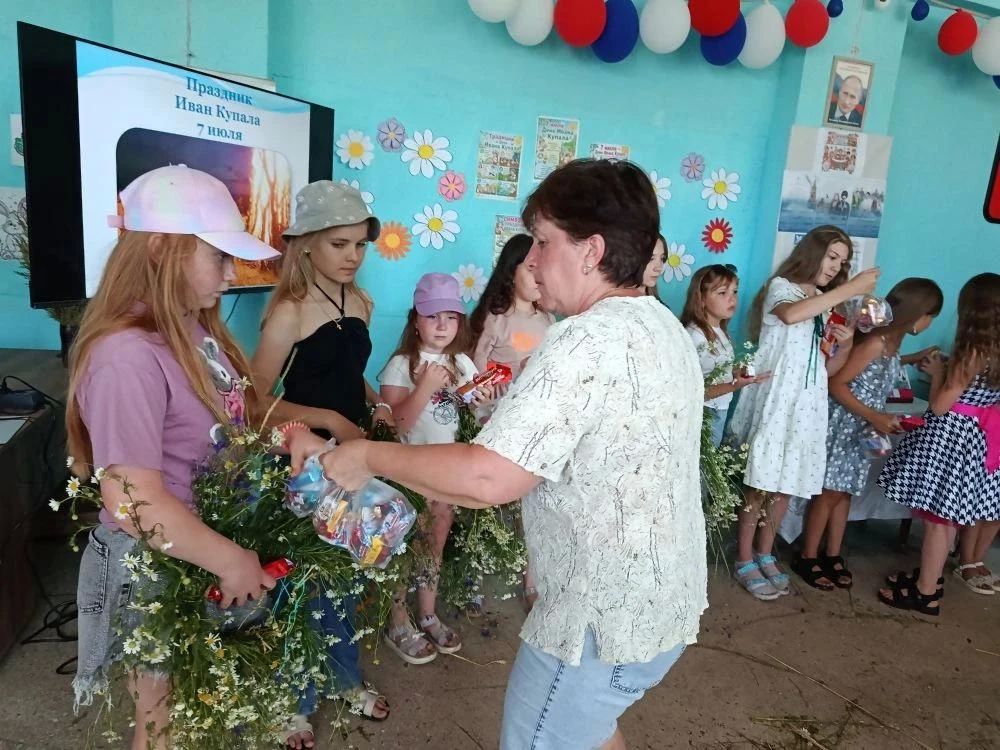 В Новоастраханском СДК Кременского МО прошел праздник "Встречаем Ивана Купалу" В Новоастраханском СДК Кременского МО прошел праздник "Встречаем Ивана Купалу"