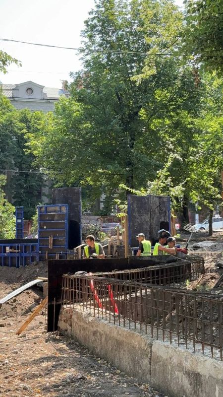 Сквер имени Михаила Матусовского в Луганске откроют к Дню города — реконструкция готова на ~60% Сквер имени Михаила Матусовского в Луганске откроют к Дню города — реконструкция готова на ~60%