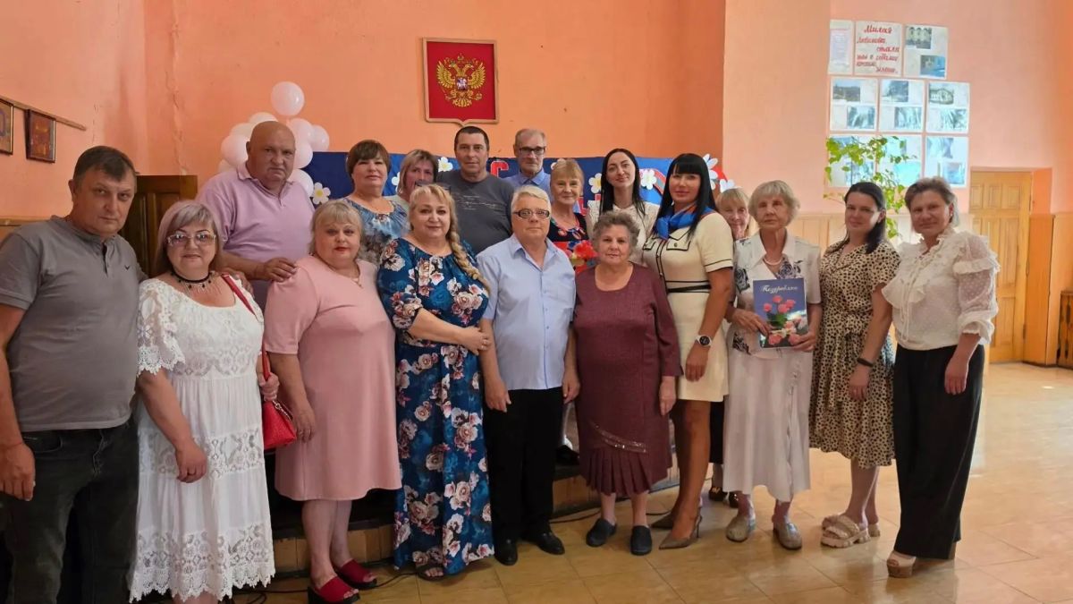 В ровеньковских поселках отметили День семьи, любви и верности и поздравили долгожителей В ровеньковских поселках отметили День семьи, любви и верности и поздравили долгожителей