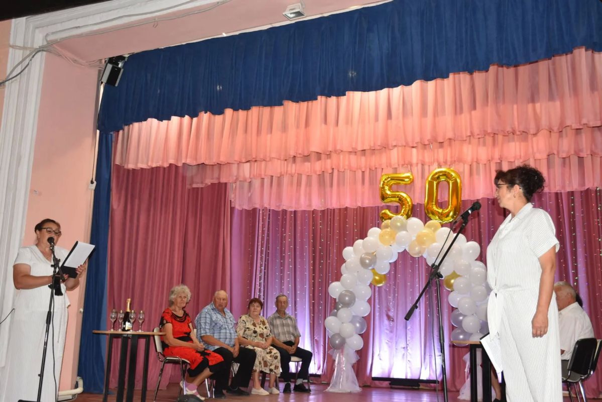 08 июля 2026 года, в День семьи, любви и верности, в Белолуцком Доме культуры состоялось торжественное чествование супружеских пар, отметивших 50-летие совместной жизни — «золотых молодожёнов» 08 июля 2026 года, в День семьи, любви и верности, в Белолуцком Доме культуры состоялось торжественное чествование супружеских пар, отметивших 50-летие совместной жизни — «золотых молодожёнов»