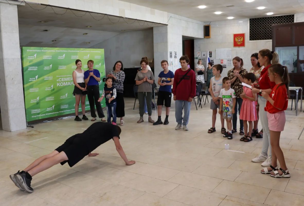 В преддверии Дня семьи, любви и верности в Антраците прошел фестиваль «Семейная команда»
