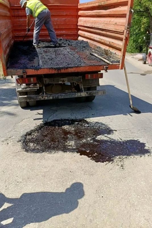 В рамках поддержания городской инфраструктуры МУП «ДЭП города Рубежное» продолжает ремонт дорожного покрытия В рамках поддержания городской инфраструктуры МУП «ДЭП города Рубежное» продолжает ремонт дорожного покрытия