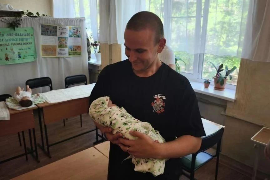 Члены УИК Стаханова провели встречу с молодёжью в преддверии Дня семьи, любви и верности Члены УИК Стаханова провели встречу с молодёжью в преддверии Дня семьи, любви и верности