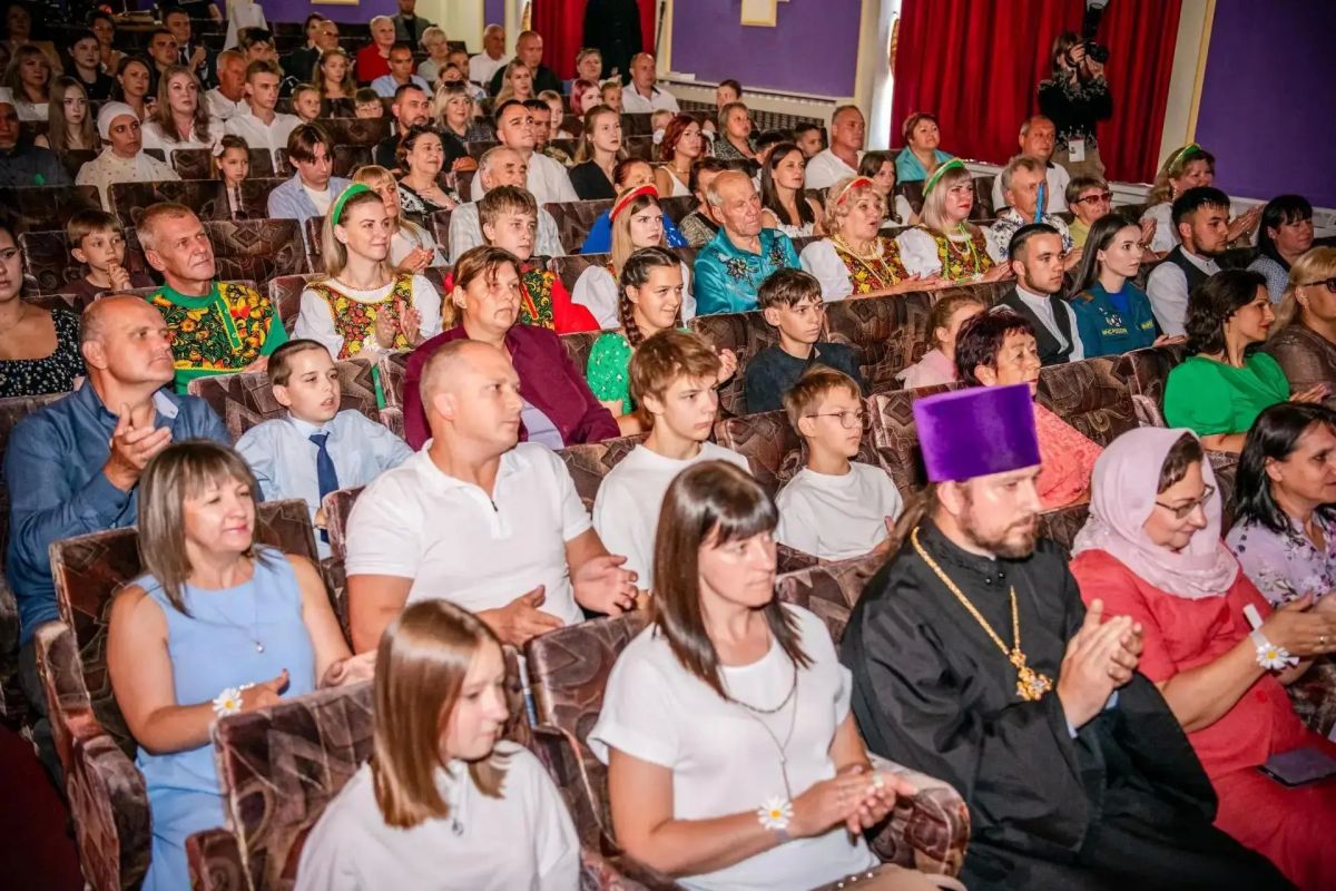 70 луганских семей получили медали «За любовь и верность» 70 луганских семей получили медали «За любовь и верность»