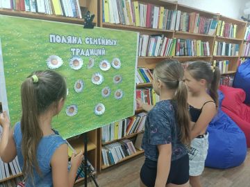 В детской библиотеке прошла акция «Поляна семейных традиций»