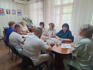 В рамках Всероссийской недели правовой помощи по вопросам защиты интересов семьи в филиале № 13 ГКУ ЛНР “РЦСЗН” в г. Красный Луч состоялось заседание “Круглого стола” на тему “Предоставление ветеранам СВО и членам их семей...