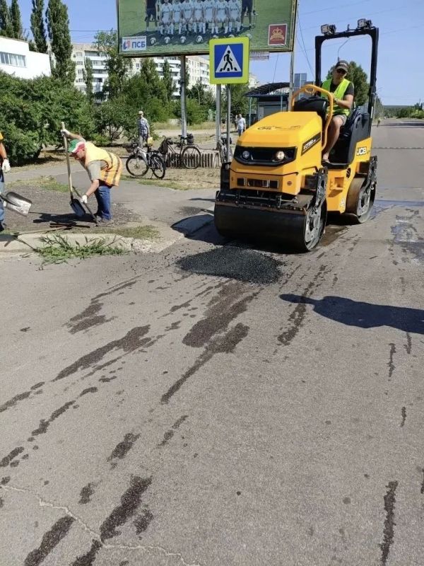 В рамках поддержания городской инфраструктуры МУП «ДЭП города Рубежное» продолжает ремонт дорожного покрытия В рамках поддержания городской инфраструктуры МУП «ДЭП города Рубежное» продолжает ремонт дорожного покрытия