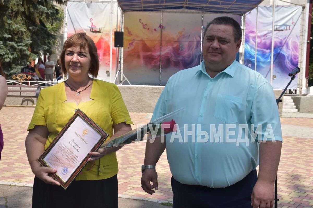 В Ровеньках прошло праздничное мероприятие в честь Дня семьи, любви и верности В Ровеньках прошло праздничное мероприятие в честь Дня семьи, любви и верности