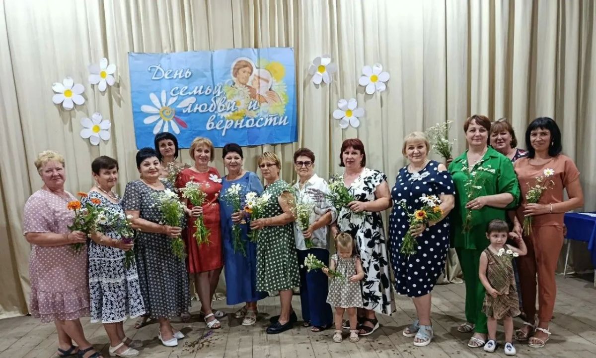 День семьи, любви и верности в сёлах Меловского МО День семьи, любви и верности в сёлах Меловского МО