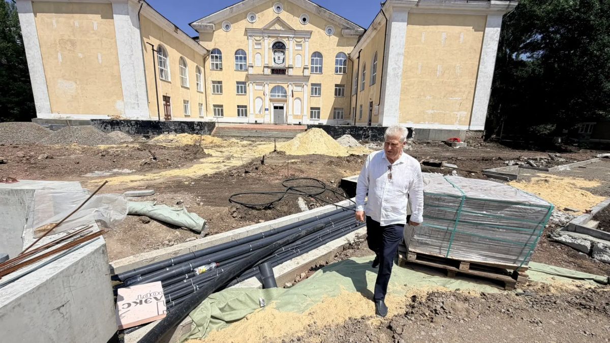 В рабочем порядке обследовал ход капитального ремонта на ключевых объектах города Молодогвардейска В рабочем порядке обследовал ход капитального ремонта на ключевых объектах города Молодогвардейска