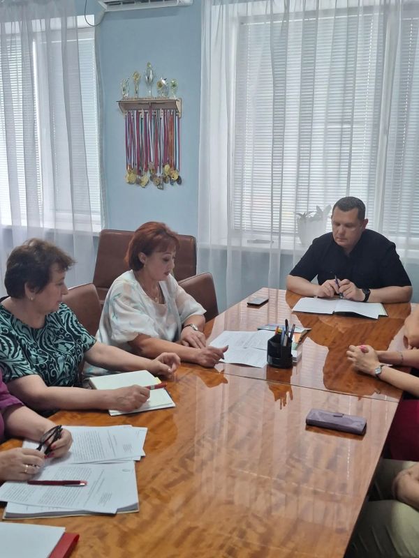 В Администрации городского округа муниципальное образование городской округ города Брянка Луганской Народной Республики совместно с сотрудниками Филиала № 16 ГКУ ЛНР «РЦСЗН» в г. Брянке 09.07.2026 состоялось заседание... В Администрации городского округа муниципальное образование городской округ города Брянка Луганской Народной Республики совместно с сотрудниками Филиала № 16 ГКУ ЛНР «РЦСЗН» в г. Брянке 09.07.2026 состоялось заседание...