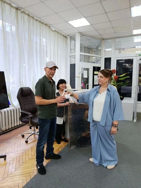 Отражение души и истории края: картины советских и российских художников переданы в дар Луганщине Отражение души и истории края: картины советских и российских художников переданы в дар Луганщине