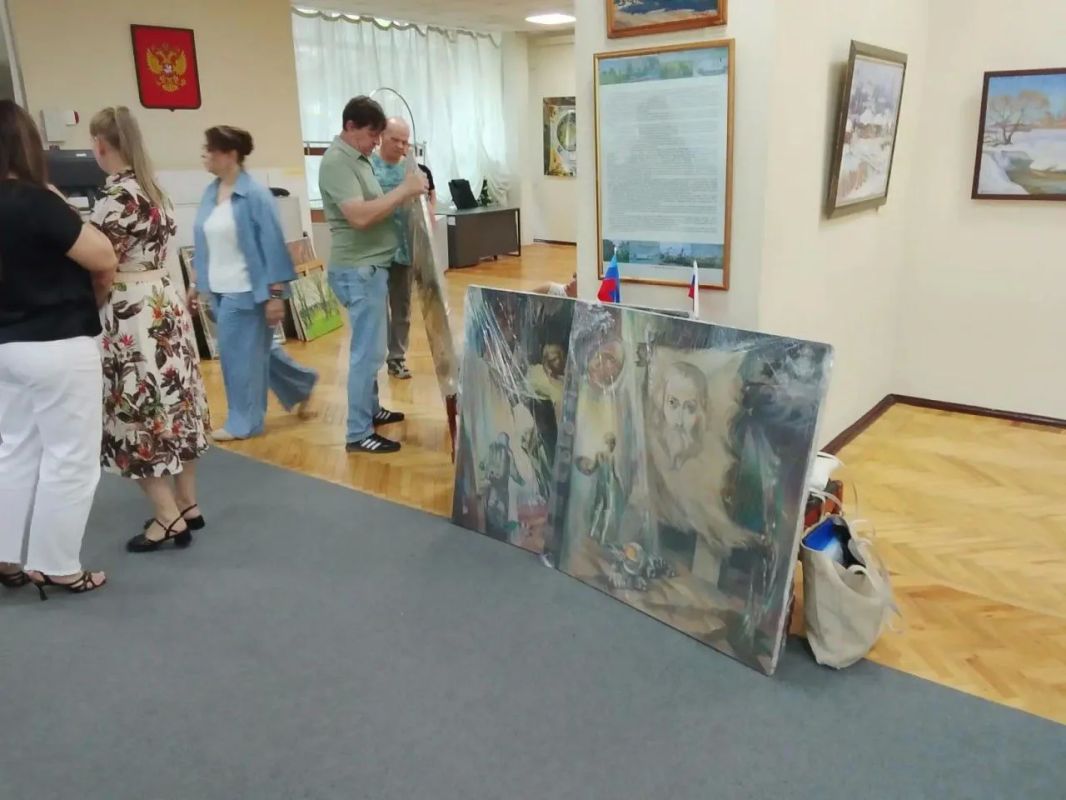 Отражение души и истории края: картины советских и российских художников переданы в дар Луганщине Отражение души и истории края: картины советских и российских художников переданы в дар Луганщине