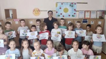 О семейных ценностях и правах ребенка с юными луганчанами поговорила сотрудник регионального МВД