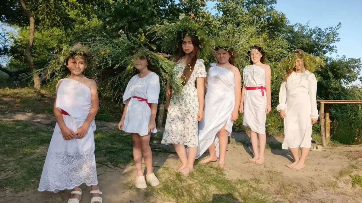 В честь одного из самых ярких праздников народного календаря — Ивана Купалы — в библиотеках Старобельского муниципального округа прошли познавательные мероприятия для детей В честь одного из самых ярких праздников народного календаря — Ивана Купалы — в библиотеках Старобельского муниципального округа прошли познавательные мероприятия для детей