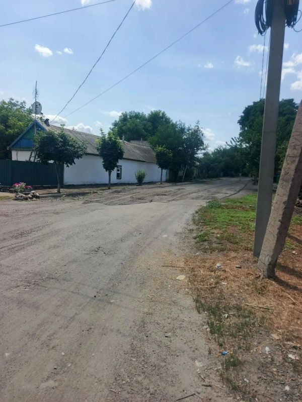 В пгт Нагольно-Тарасовка и пгт Дзержинский провели работы по выравниванию дорожного полотна В пгт Нагольно-Тарасовка и пгт Дзержинский провели работы по выравниванию дорожного полотна