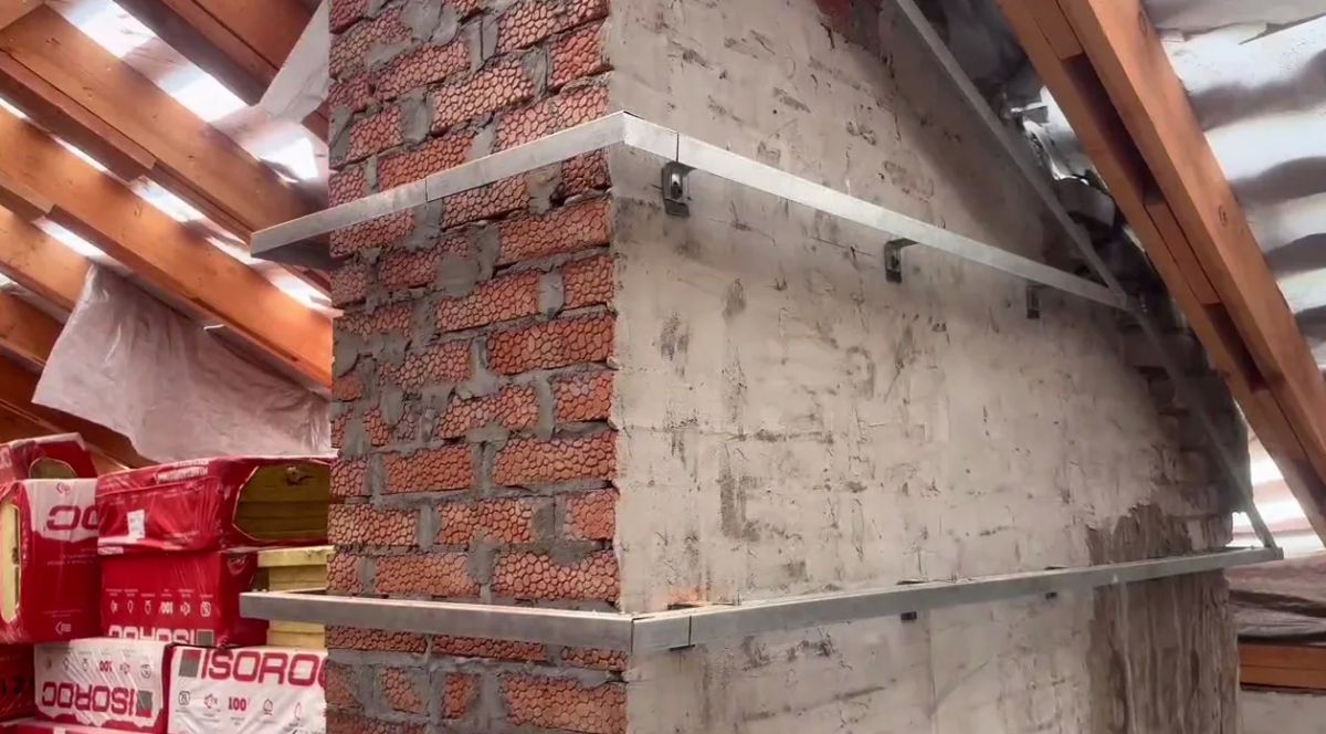 В Краснодонском муниципальном округе в рамках специального инфраструктурного проекта продолжаются работы по капитальному ремонту кровель В Краснодонском муниципальном округе в рамках специального инфраструктурного проекта продолжаются работы по капитальному ремонту кровель