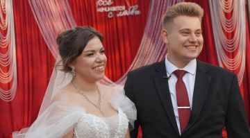 Первая в ЛНР и воссоединенных регионах церемония бракосочетания в рамках всероссийской акции «Семейный диплом» состоялась в Донбасском государственном техническом университете (ДонГТУ)