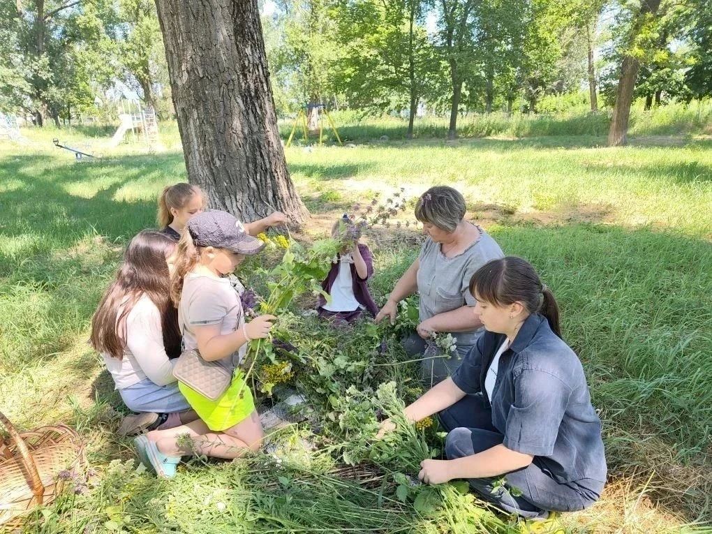 В честь одного из самых ярких праздников народного календаря — Ивана Купалы — в библиотеках Старобельского муниципального округа прошли познавательные мероприятия для детей