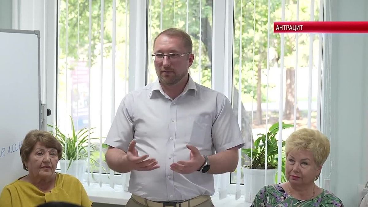 В рамках национального проекта России «Семья» и Федерального проекта «Семейные ценности и инфраструктура культуры» в Антраците открыта первая семейная библиотека
