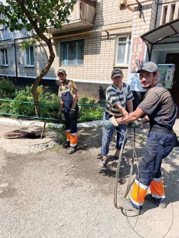 В округе продолжаются ежедневные работы по благоустройству В округе продолжаются ежедневные работы по благоустройству
