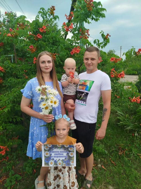 В День семьи, любви и верности специалисты отделения Троицкого района поздравили семьи с праздником В День семьи, любви и верности специалисты отделения Троицкого района поздравили семьи с праздником