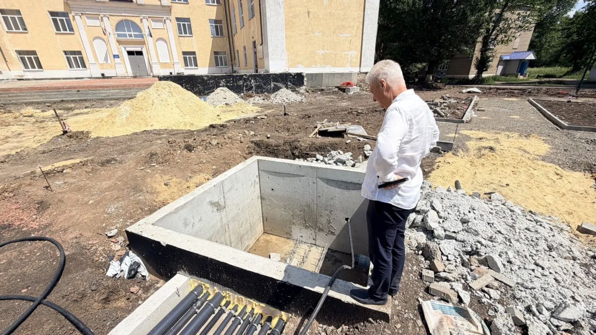 В рабочем порядке обследовал ход капитального ремонта на ключевых объектах города Молодогвардейска В рабочем порядке обследовал ход капитального ремонта на ключевых объектах города Молодогвардейска
