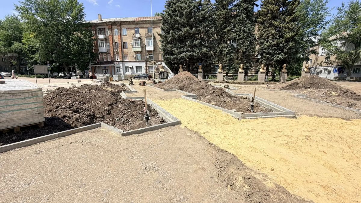 В рабочем порядке обследовал ход капитального ремонта на ключевых объектах города Молодогвардейска В рабочем порядке обследовал ход капитального ремонта на ключевых объектах города Молодогвардейска