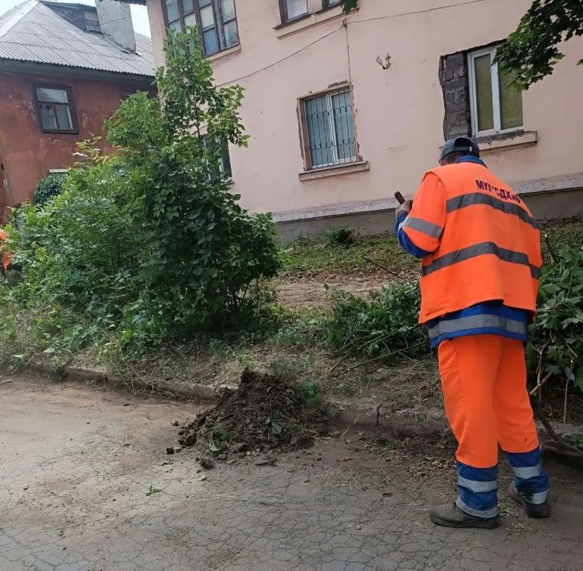 Коммунальными службами проведены работы на территории города Коммунальными службами проведены работы на территории города
