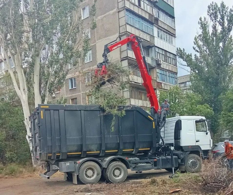 Коммунальными службами проведены работы на территории города Коммунальными службами проведены работы на территории города