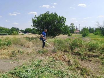 8 и 9 июля 2026 года по инициативе депутата Беловодского муниципального округа от партии «Единая Россия» Марченко Сергея Сергеевича был организован трудовой десант в зону отдыха жителей с. Зелековка