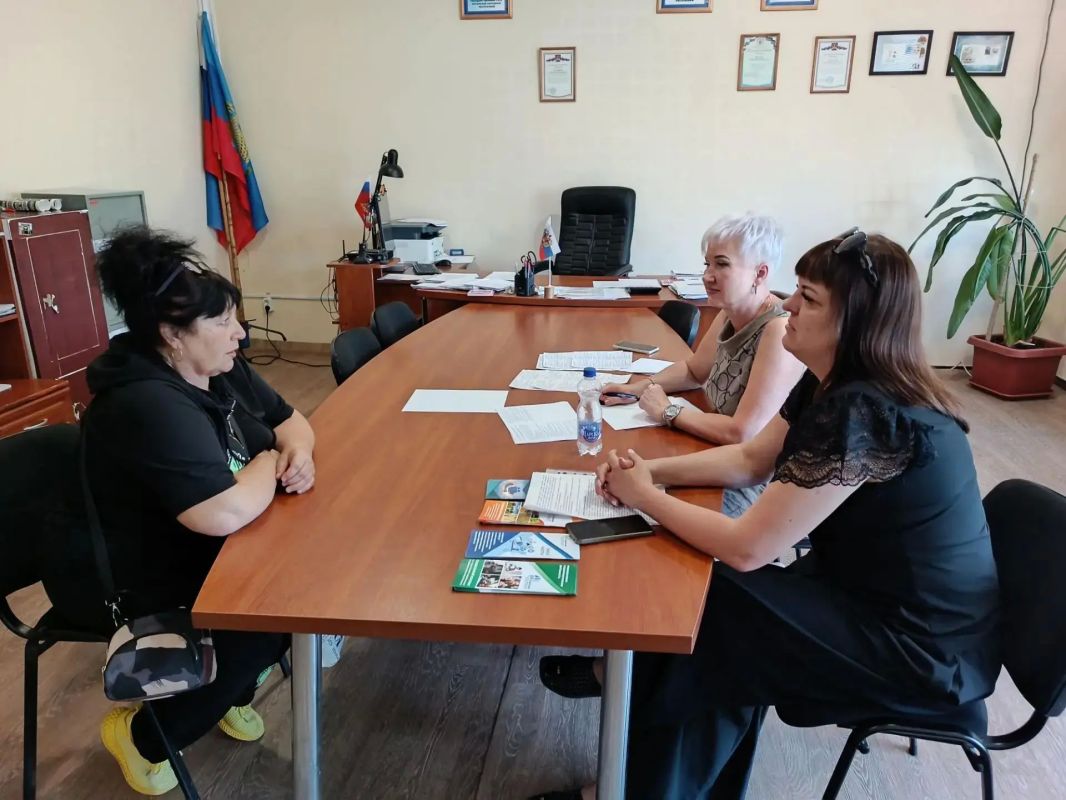 8 июля отделом ОЖД пгт Михайловка с целью правового просвещения жителей были приглашены специалисты филиала № 5 «Республиканского центра социальной защиты населения»