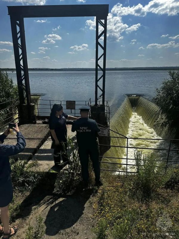 В городе Счастье прошел совместный профилактический рейд, посвященный запрету купания в необорудованных местах В городе Счастье прошел совместный профилактический рейд, посвященный запрету купания в необорудованных местах