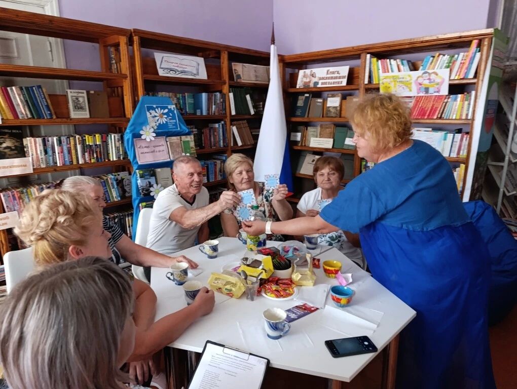 Мудрость поколений: в Зимогорье состоялась теплая встреча "Семья – единство помыслов и дел" Мудрость поколений: в Зимогорье состоялась теплая встреча "Семья – единство помыслов и дел"
